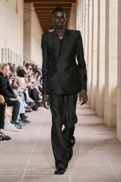 Look 46
